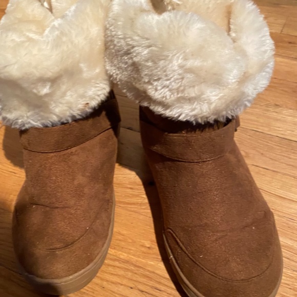 Tan faux fur lined boots - Picture 5 of 9
